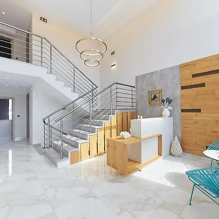 Albatros Luxury Апартамент Vrasná